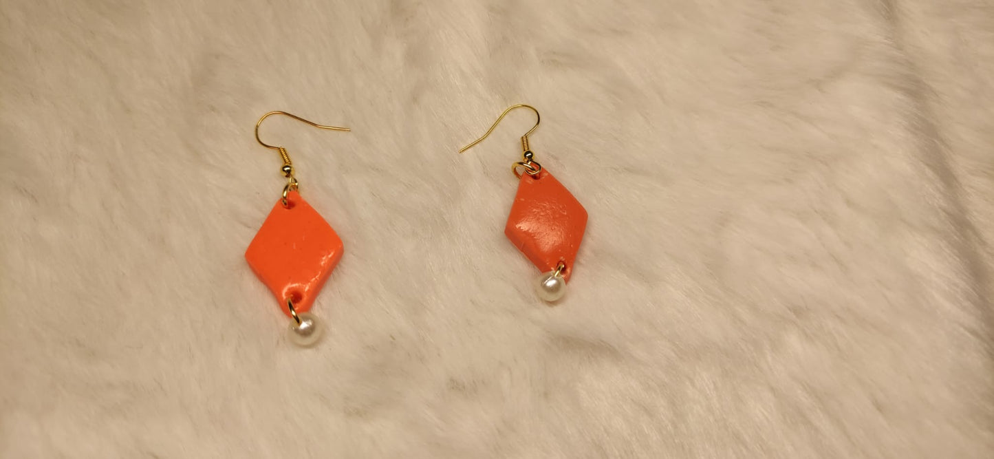 Oranje ruiten met parels