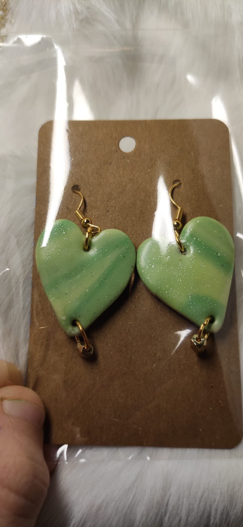 Licht groene harten met gouden accent