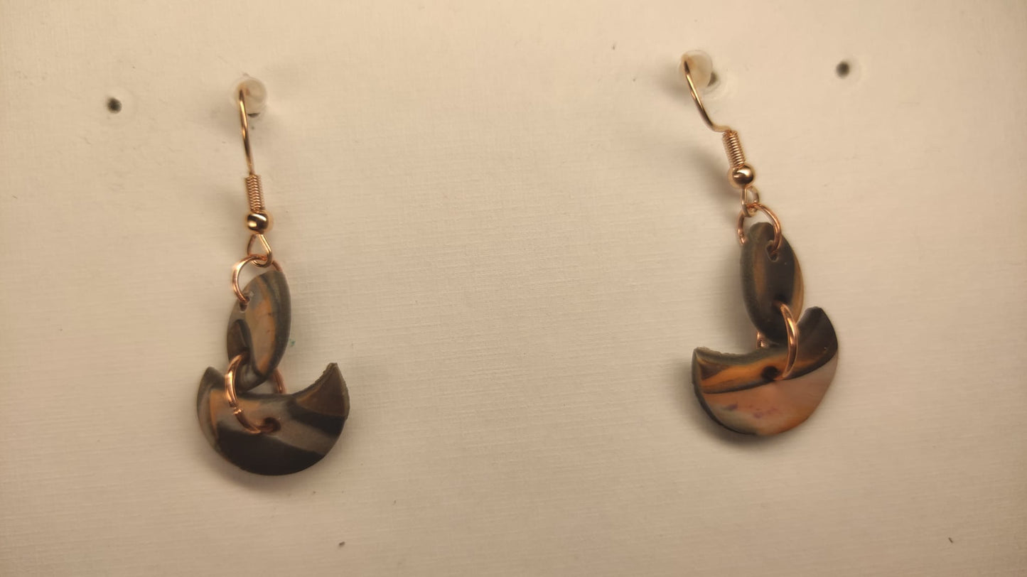 Fijne gemarmerde hangers met zwart en oranje /bruin