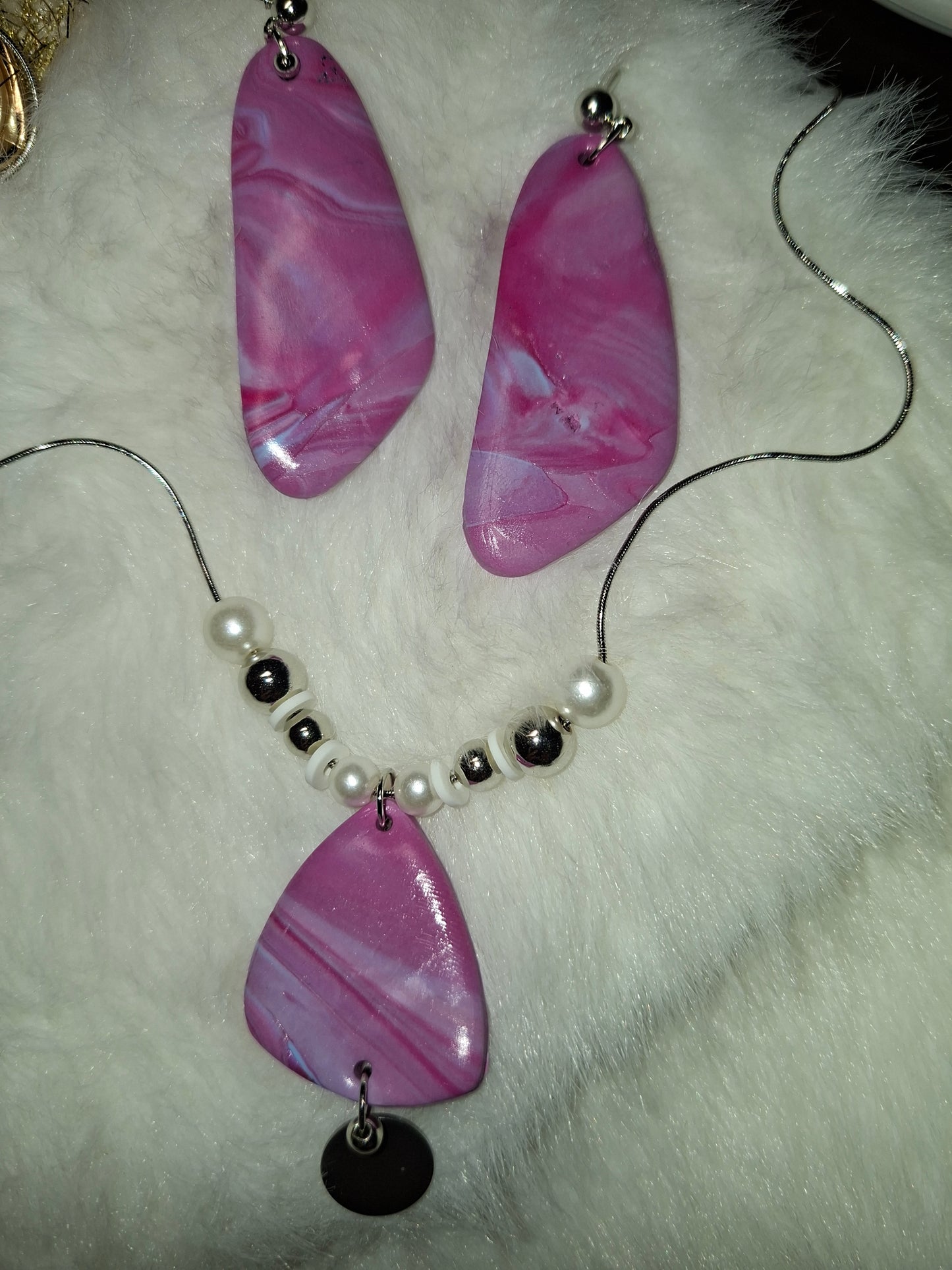 Lila gemarmerde set oorbellen + ketting