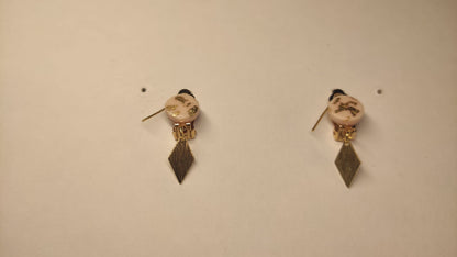 Roze oorbelletjes met goudkleurig ruitje