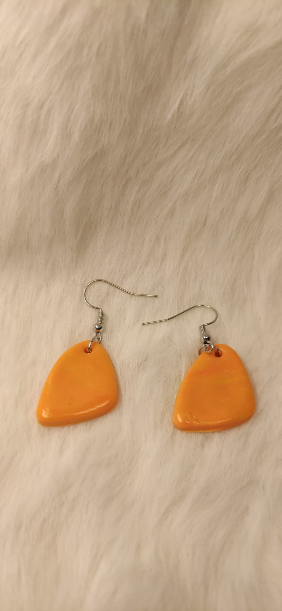 Geel oranje hangers