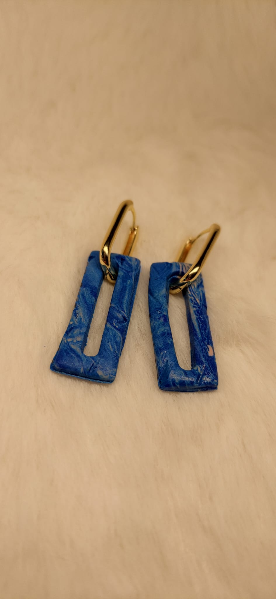 Blauwe gemarmerde hangertjes