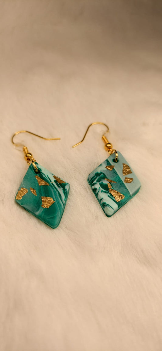 Groen gemarmerde hangertjes met goud