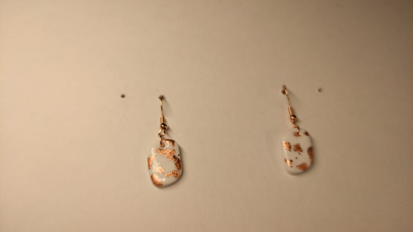 Witte hangertjes met rosé goud