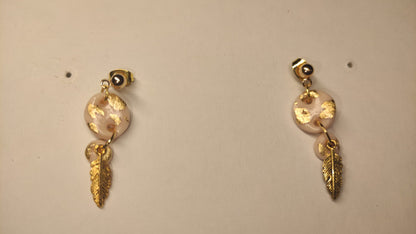 Roze / gouden rondje met goudkleurig veertje (2 varianten)