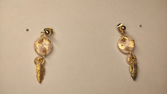 Roze / gouden rondje met goudkleurig veertje (2 varianten)