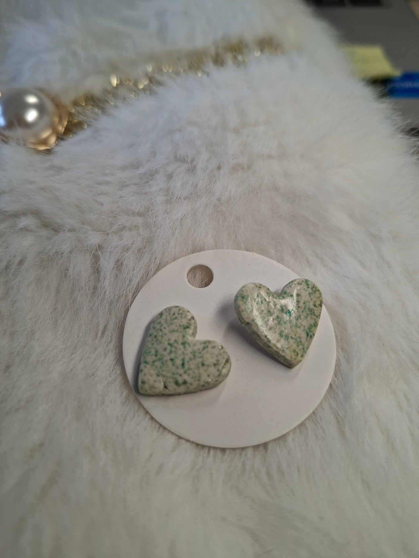 Wit met groen gespikkelde stekertjes