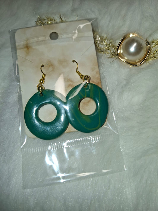 Groene hangers met gouden pareltje