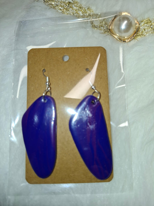 Donker blauwe paarse hangers