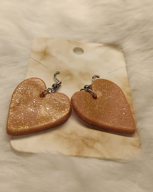Beige harten met gouden spikkels