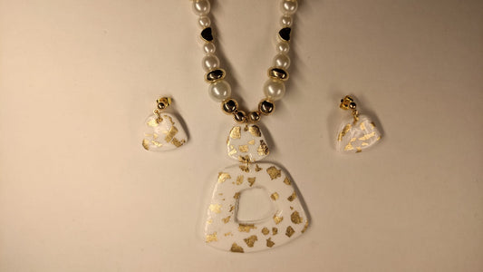 Wit / gouden set oorbellen + ketting (4 varianten)