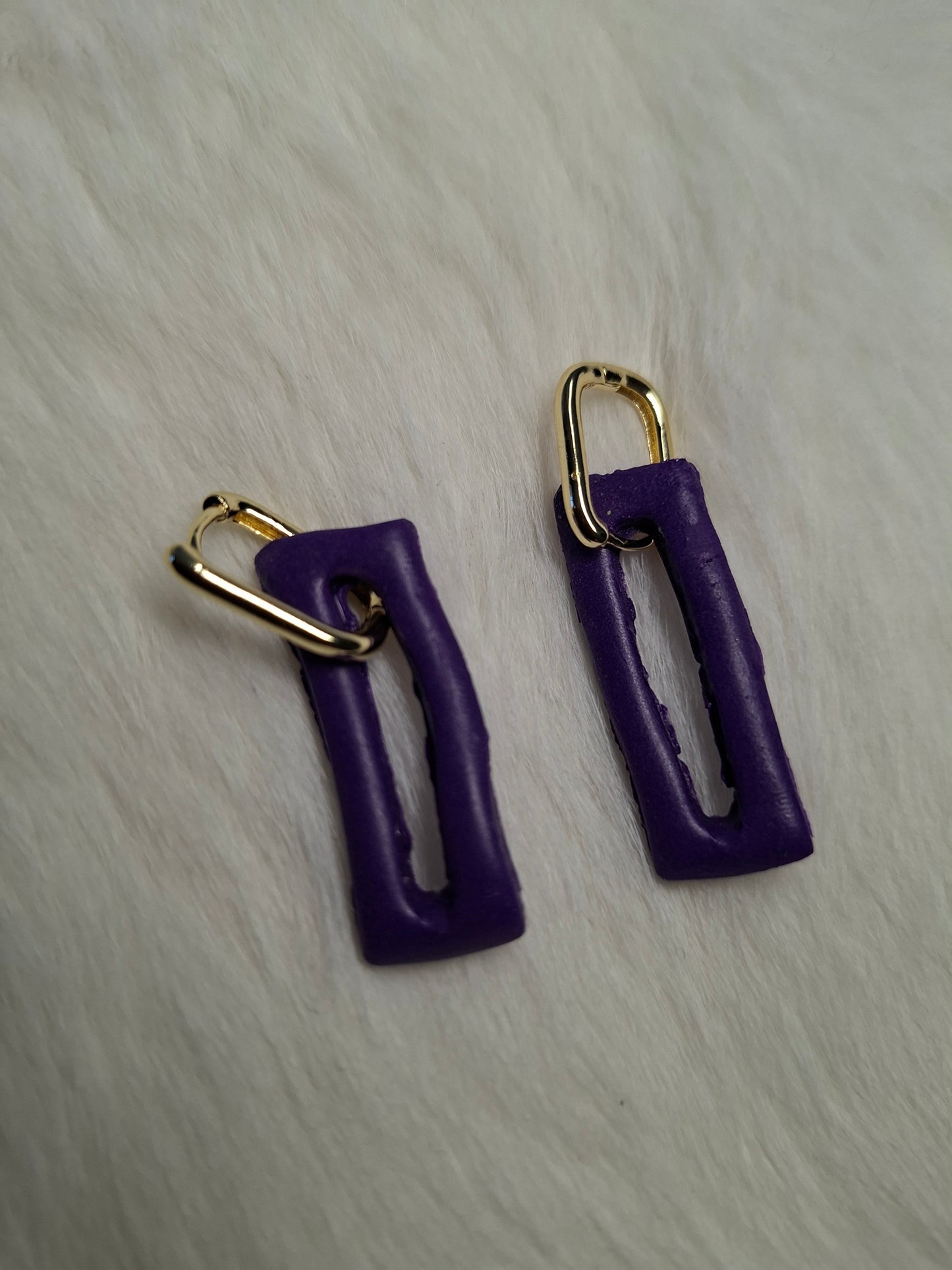 Paarse holle hangertjes