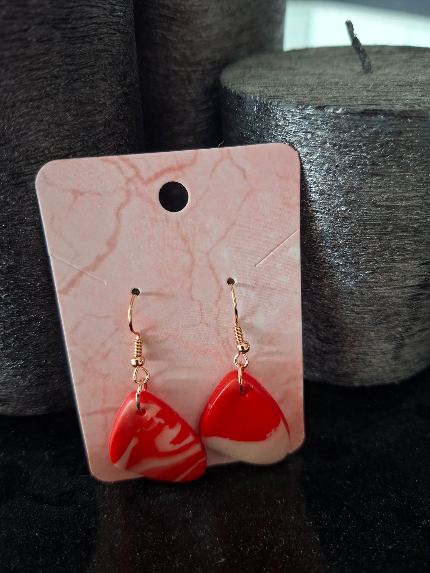 Rode hangers met Roze tint