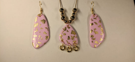 Roze / gouden set oorbellen + ketting