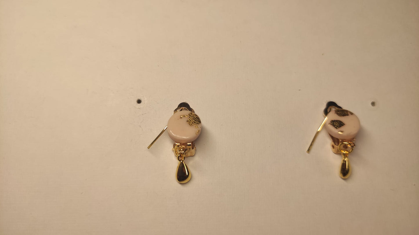 Roze hangertjes met goud en juweeltje