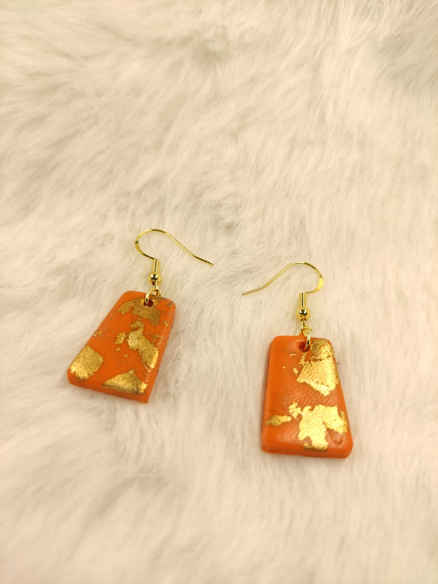 Oranje trapezium met goud
